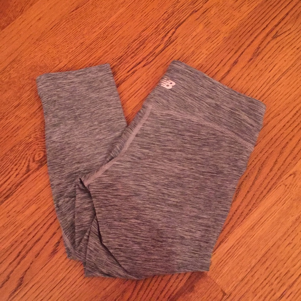 New Balance Cropped gray leggings
